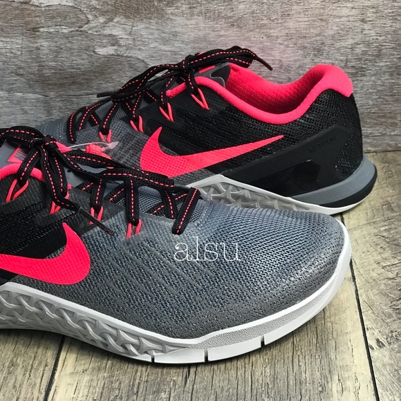 NWT Nike Metcon 3 Cool Grey Red WMNS - Picture 3 of 8